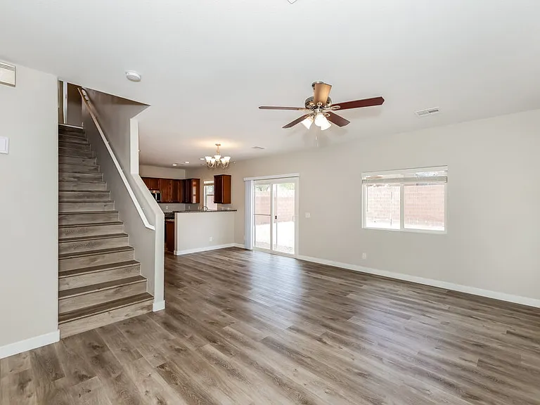 10215 Cougar Crossing St — Photo 5