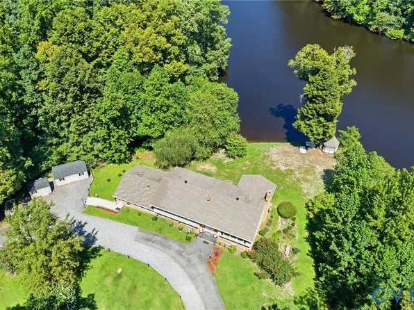 4512 Forrestal Rd, Chester, VA 23831