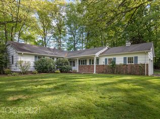 2 Carteret Rd, Allendale, NJ 07401