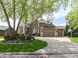 2320 N Ridgefield Cir, Wichita, KS 67205