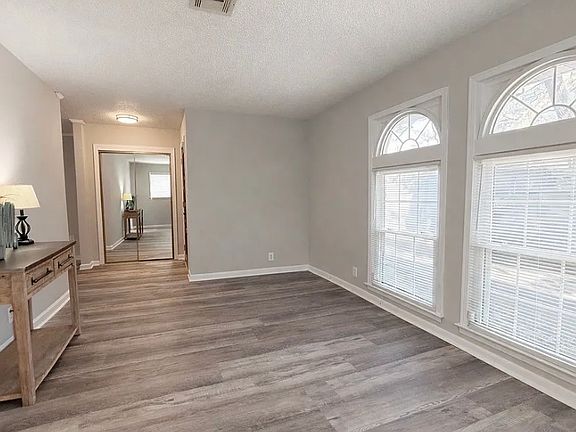 4th image of 341 N Burbank Dr