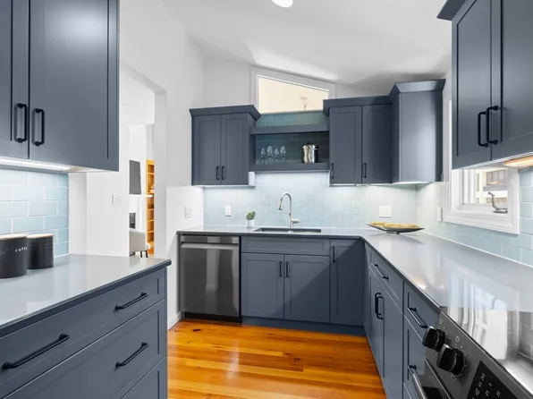 4 Centre St #4, Cambridge, MA 02139