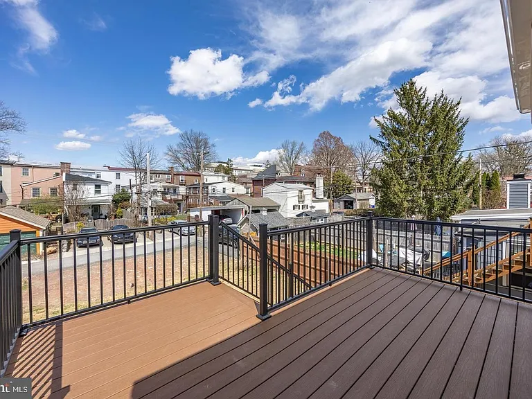 325 W Barnard St W — Photo 38