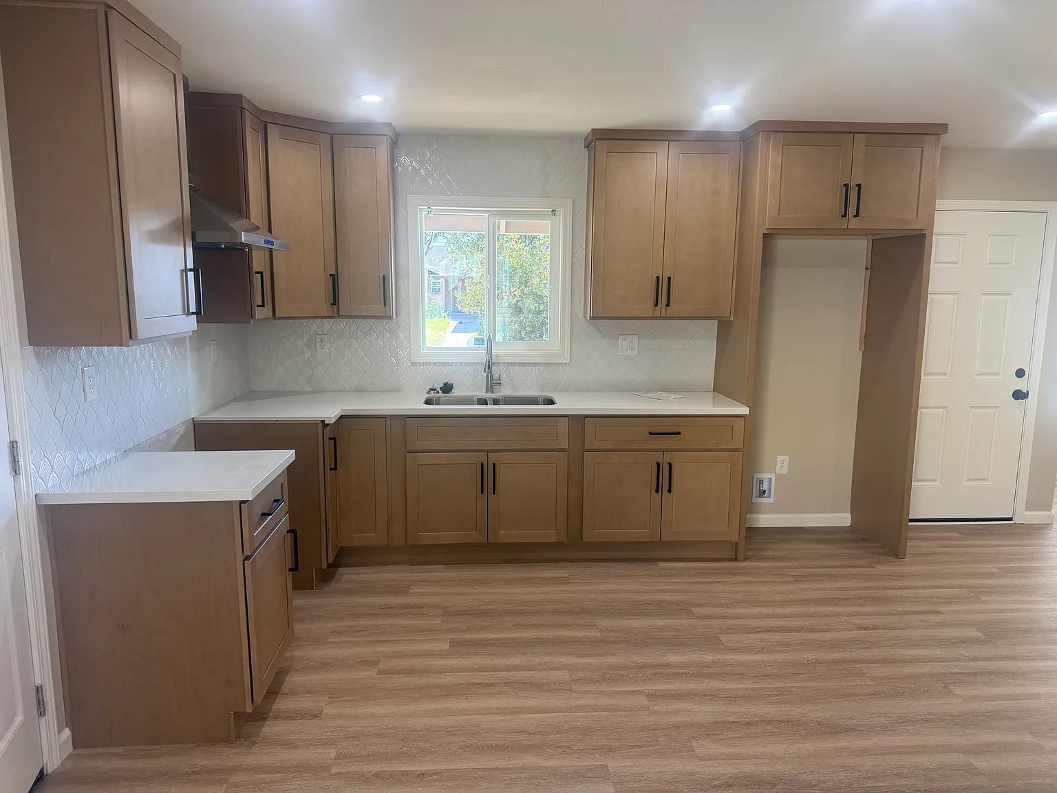 3 bed, 1190 sqft, $3,700 — Photo 2