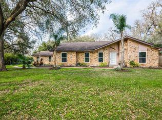217 Rabbit Trl, Lake Jackson, TX 77566
