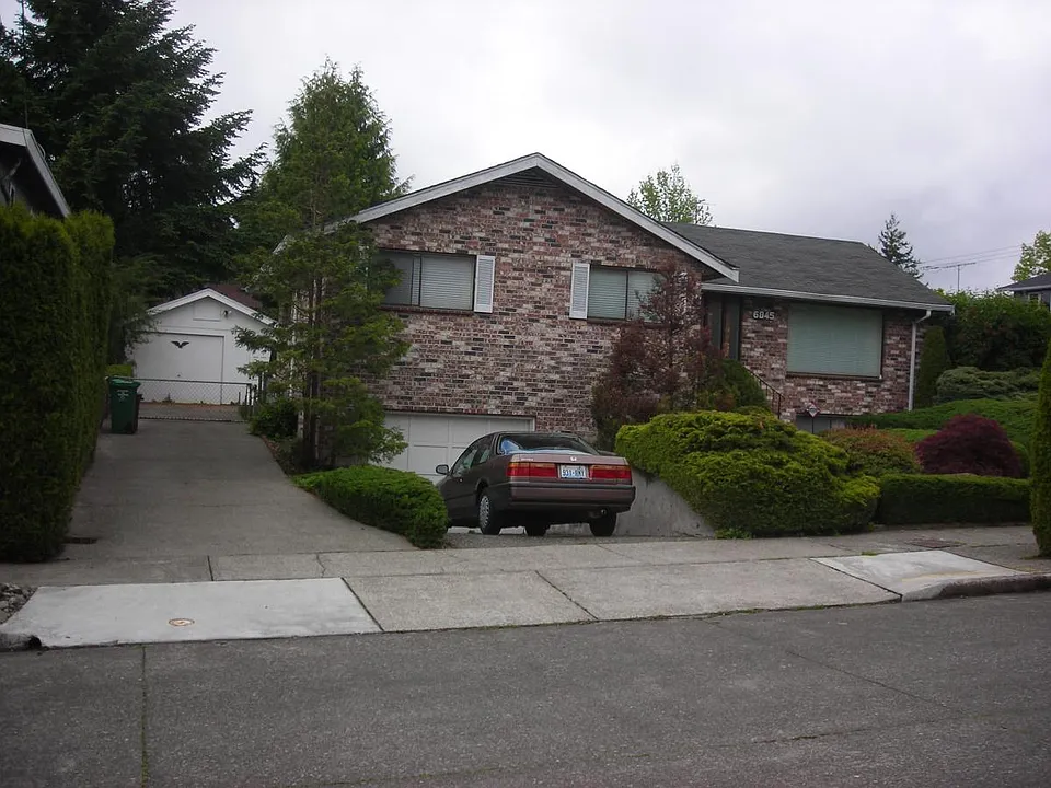 6845 39th Ave NE