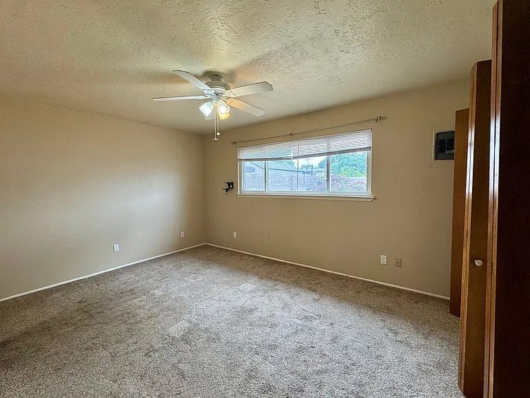 9516 Dona Marguerita Ave NE — Photo 11