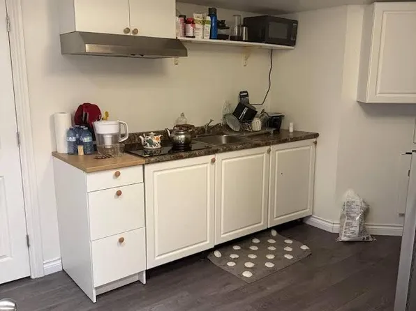 458 Hewitt Cir #Basement, Newmarket, ON L3X 2M1