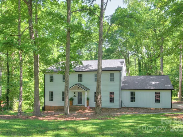 10501 Stonemede Ln, Matthews, NC 28105