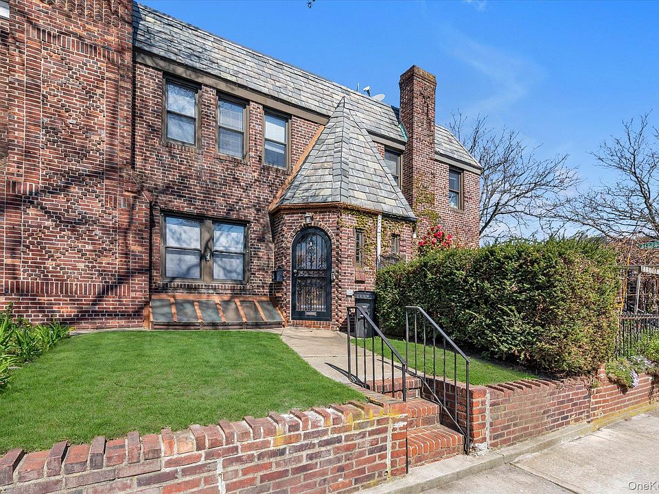 1st image of 6204 Ellwell Crescent