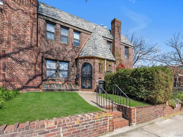 6204 Ellwell Crescent, Rego Park, NY 11374