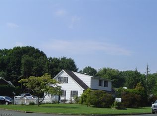 15 Greenbrook Rd, Green Brook, NJ 08812