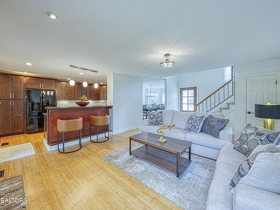 5th image of 1227 Chelsea Rd