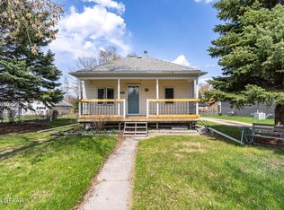 209 5th Ave S, Crookston, MN 56716