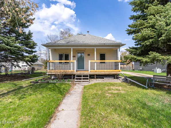 209 5th Ave S, Crookston, MN 56716