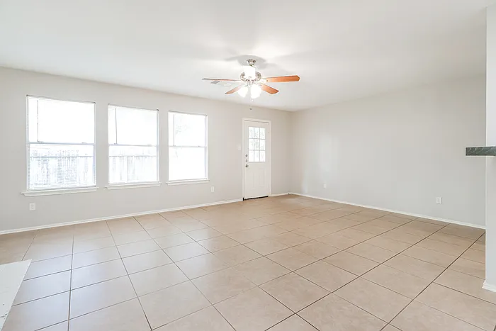 4 bed, 2.5 bath, 1777 sqft, $1,875 — Photo 3