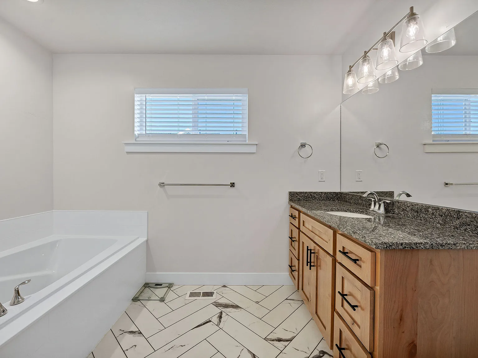 3 bed, 2.5 bath, 1633 sqft, $1,700 — Photo 4