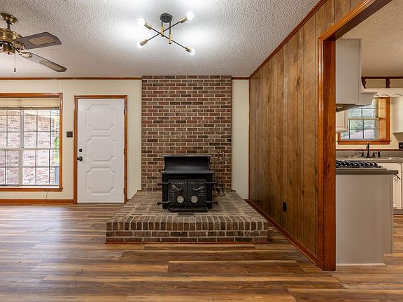 5th image of 812 W 3rd St