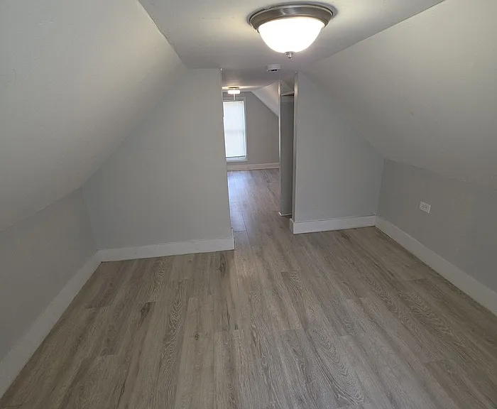 1332 S Pleasant St — Photo 15