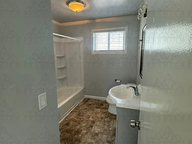 402 McCoy St — Photo 4