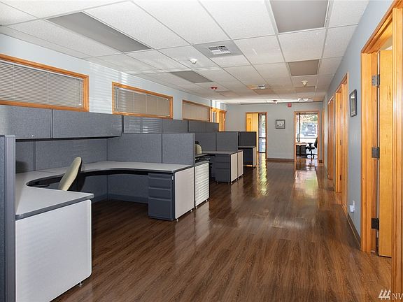 3rd image of 10422 NE 37th Cir #100