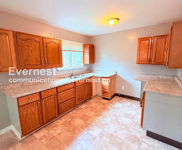 12121 Montrose St — Photo 3