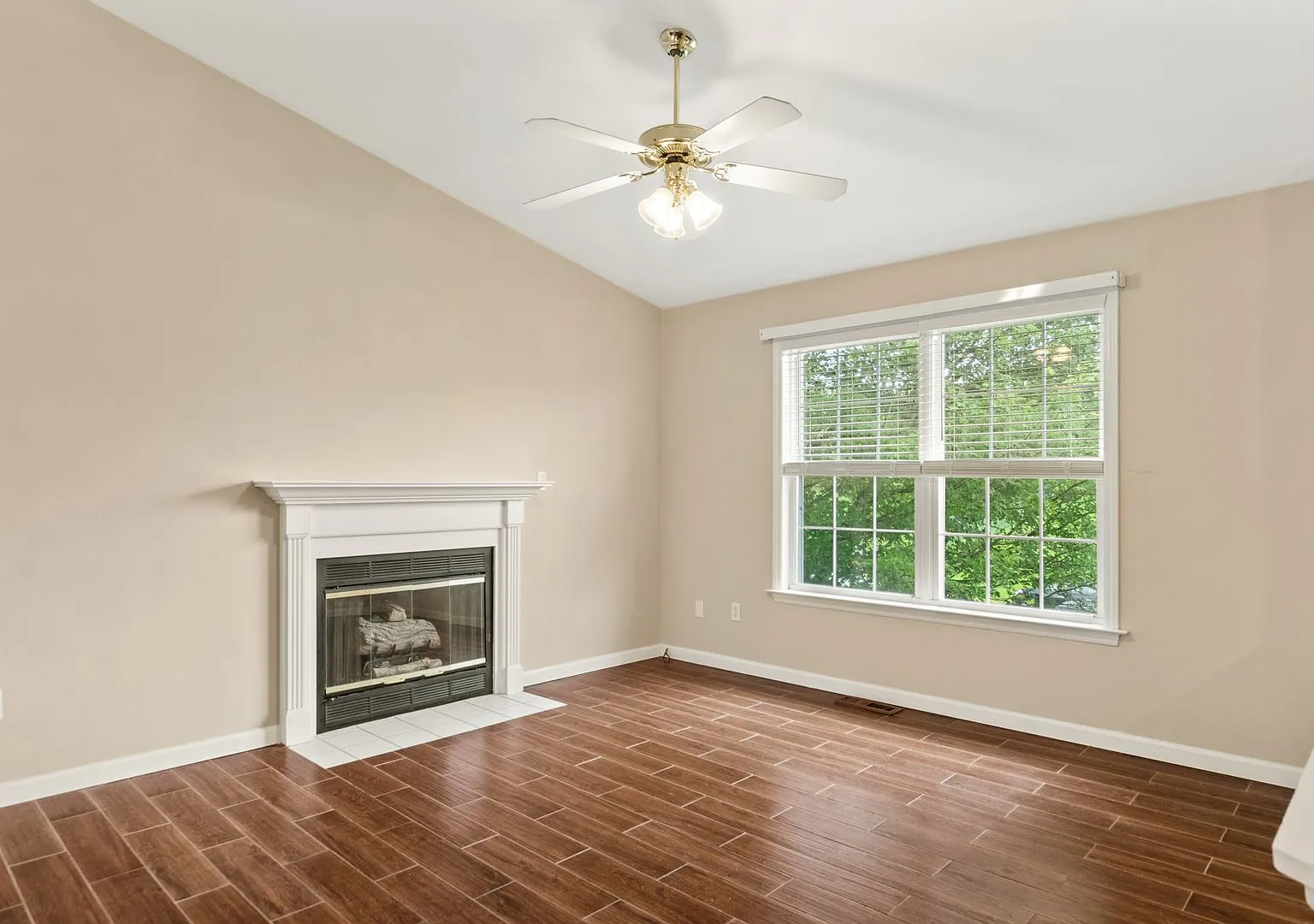 3 Bed / 3 Bath. Pet Friendly. Easy access to US 460 / I 81. — Photo 3