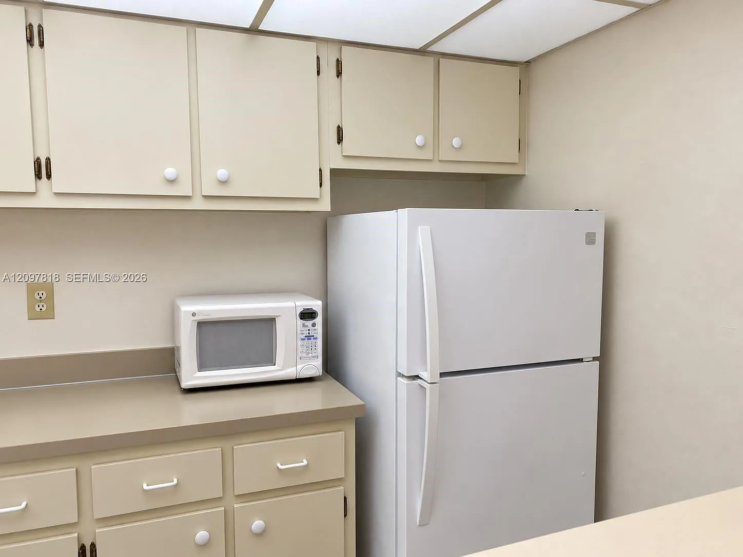 Venetian Palms Condo — Photo 4