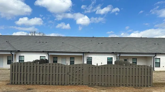 467 Raleigh Elm Dr — Photo 2