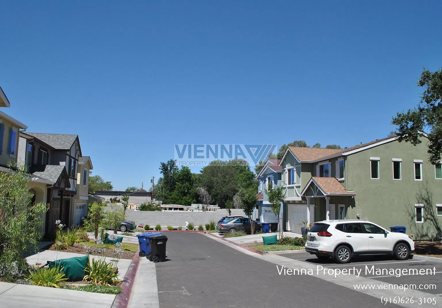 3 bed, 2.5 bath, 1668 sqft, $2,695 — Photo 2