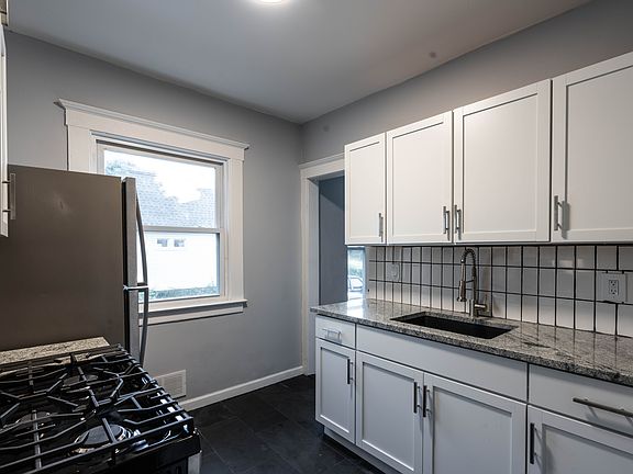 4th image of 1494 Clairmount Ave