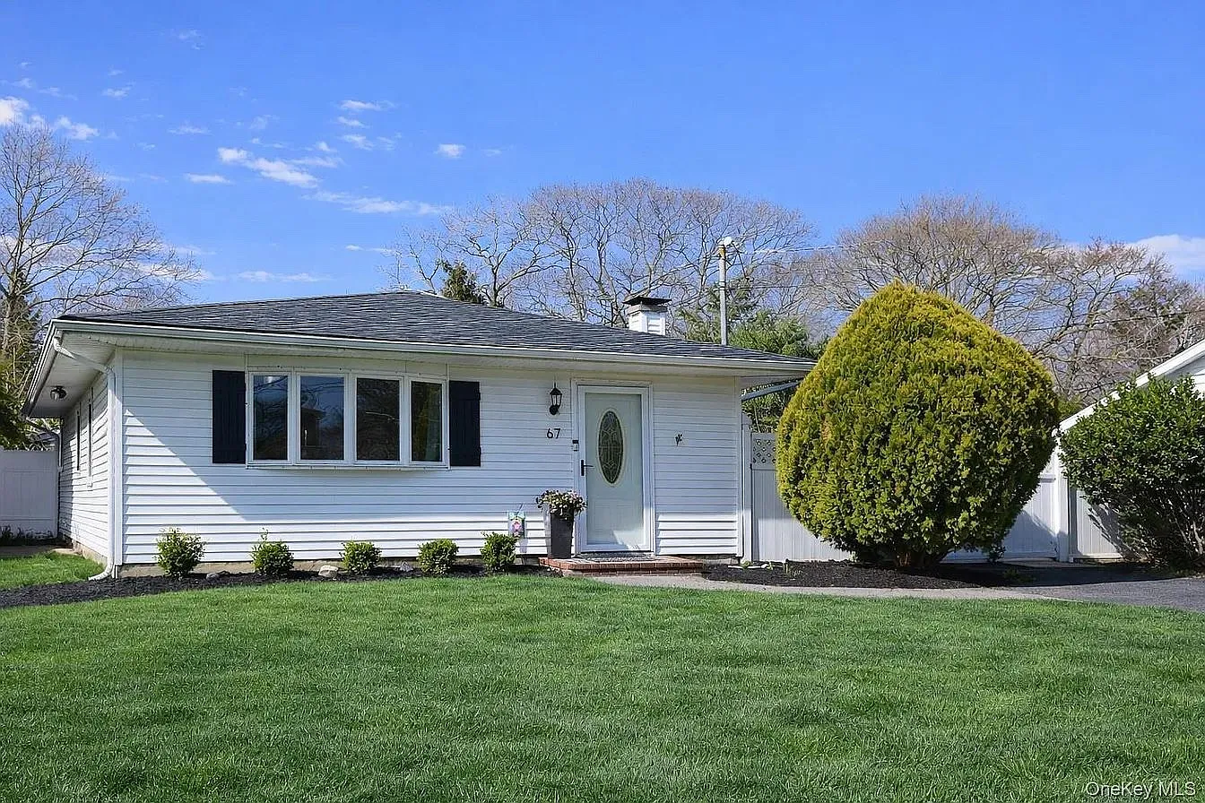 Westminster Dr, Shirley — Photo 1