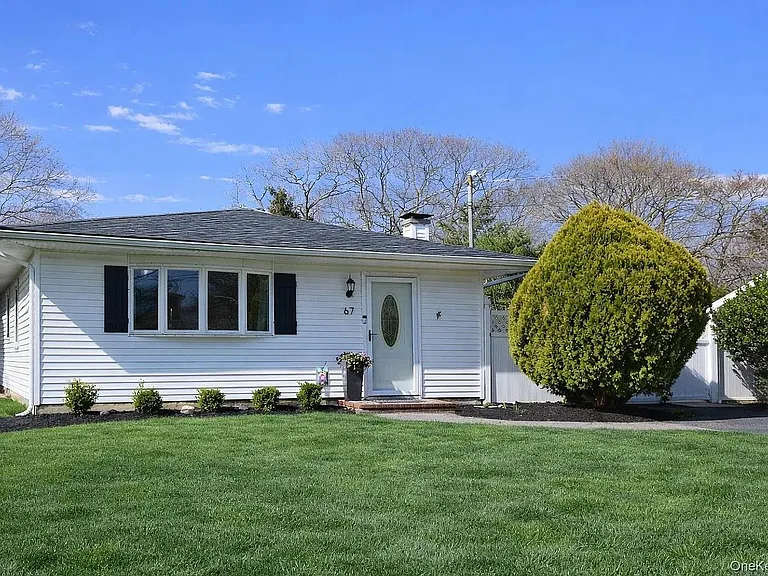 67 Westminster Dr — Photo 1