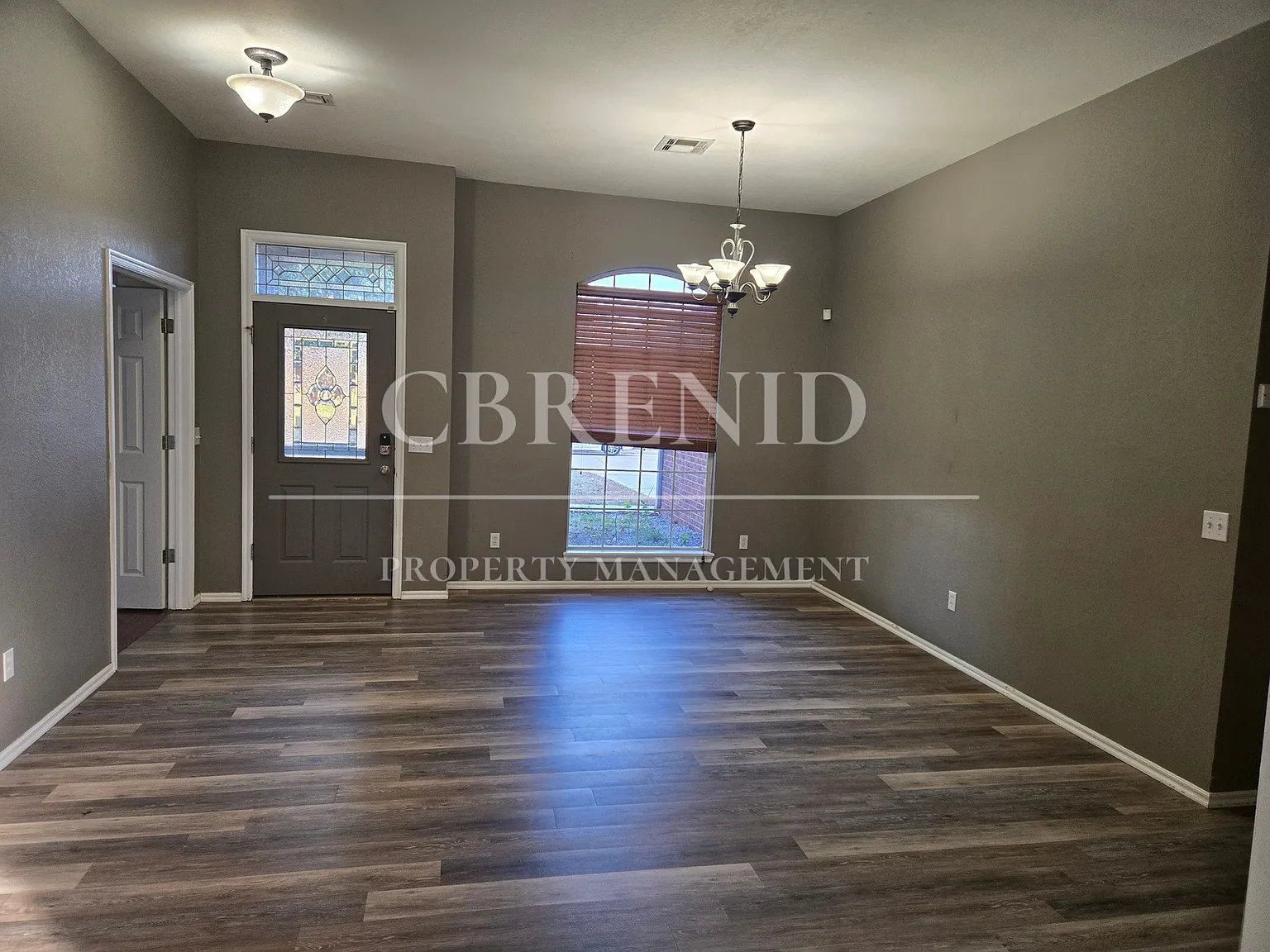 4 bed, 2215 sqft, $2,300 — Photo 3
