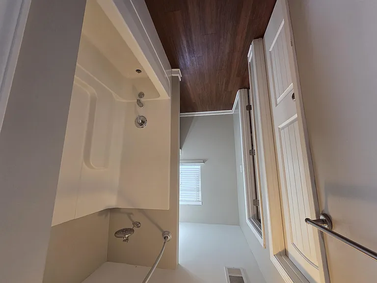 1315 Crosstown Ct — Photo 3