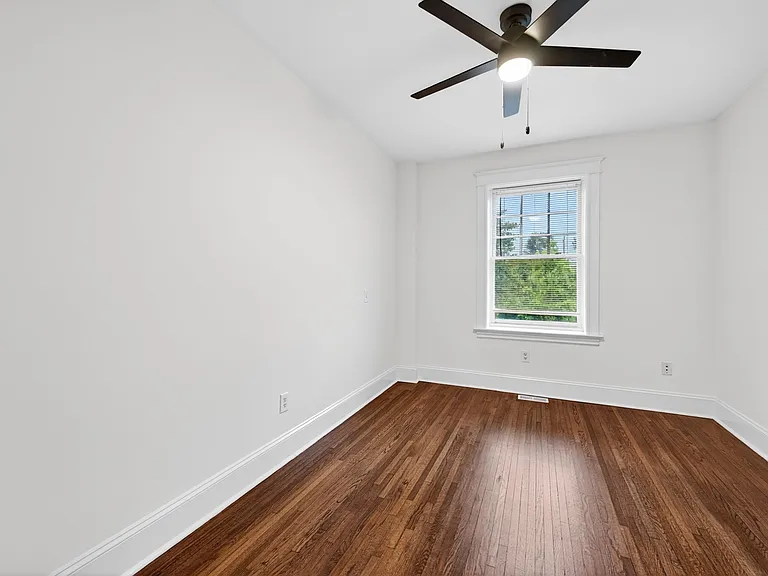 5750 Pershing Ave #2W — Photo 18