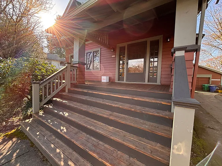 2817 NE 19th Ave — Photo 2