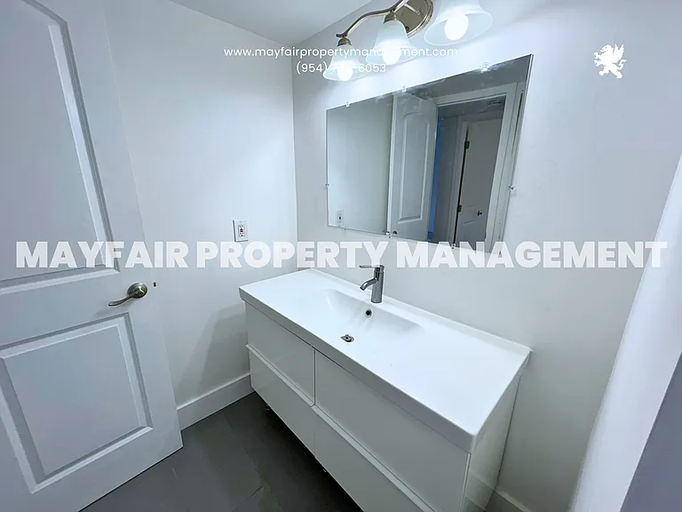 1534 SE 15th St #5 — Photo 6