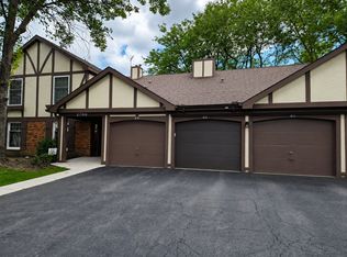 2700 Northampton Dr, Rolling Meadows, IL 60008