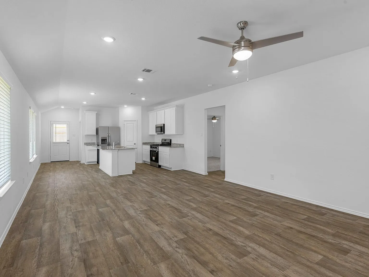 3 bed, 2.0 bath, 1535 sqft, $2,075 — Photo 3