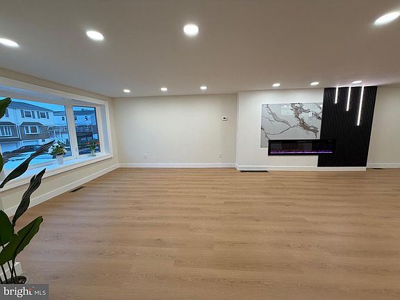 5th image of 12019 Farwell Rd