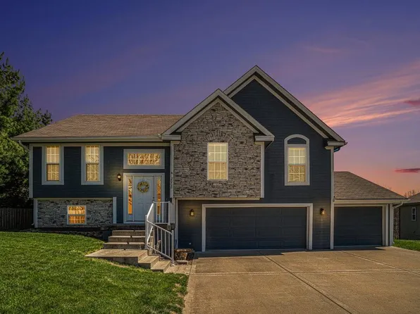 2008 NE Lake Dr, Smithville, MO 64089