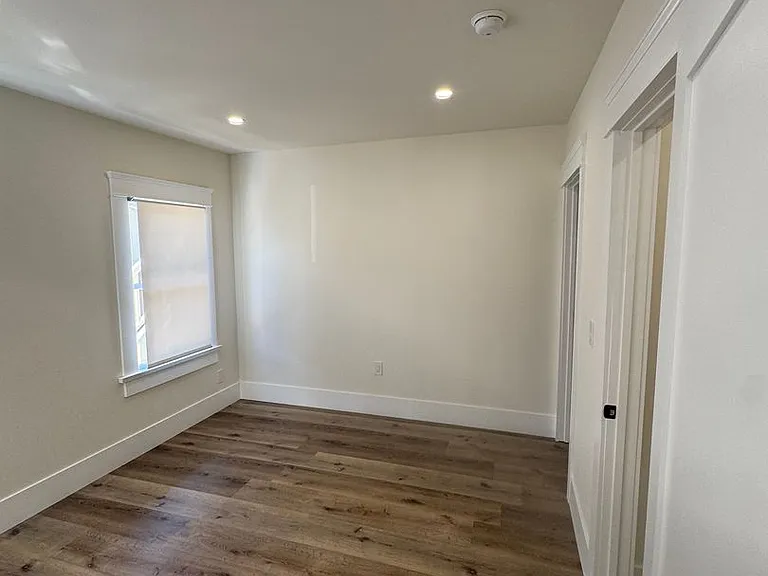 422 E Walnut — Photo 59