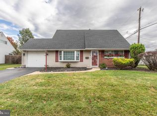 6 Handy Rd, Levittown, PA 19056