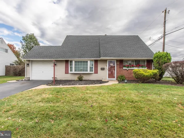 6 Handy Rd, Levittown, PA 19056