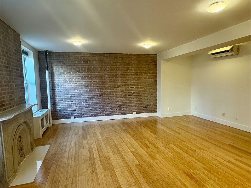 1st image of 219 Grand St #403