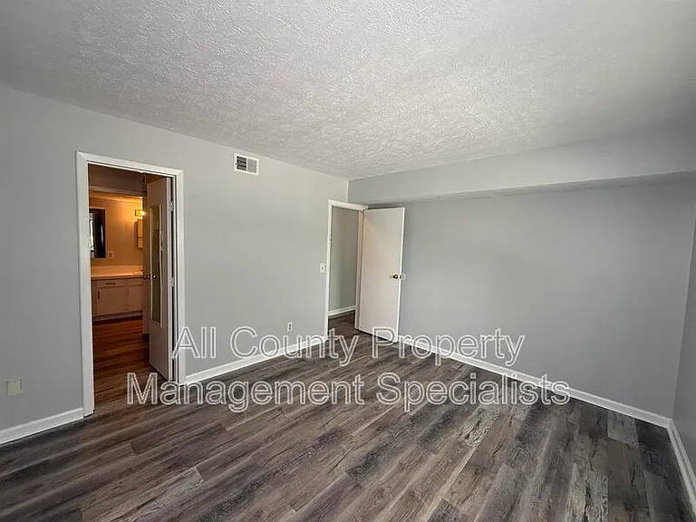 1217 Old Manor Rd — Photo 5