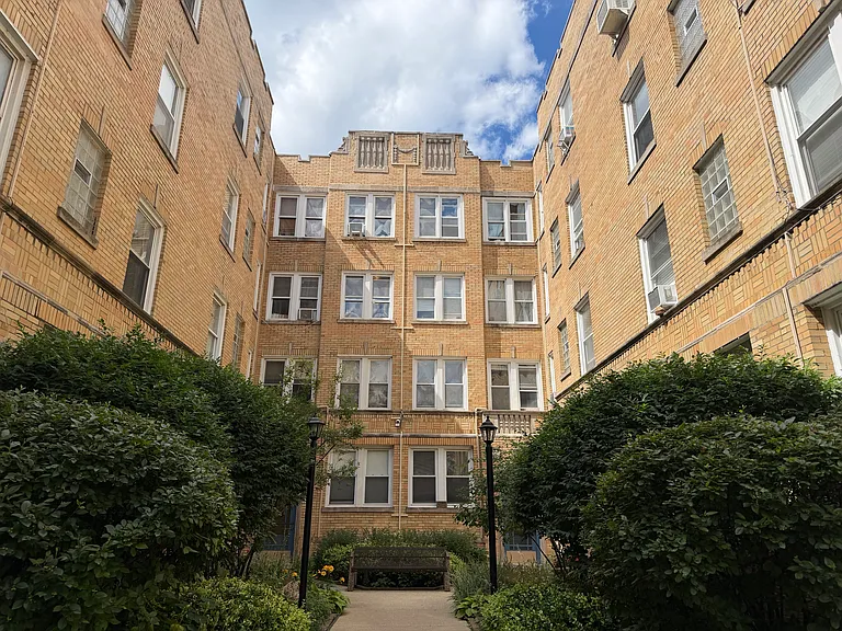 842 W Ainslie St #1 — Photo 1