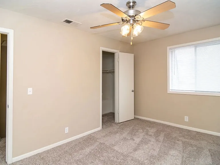 Lake Forest Townhomes — Photo 10