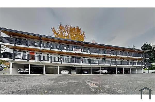Building Photo - 102 Summit Ave N